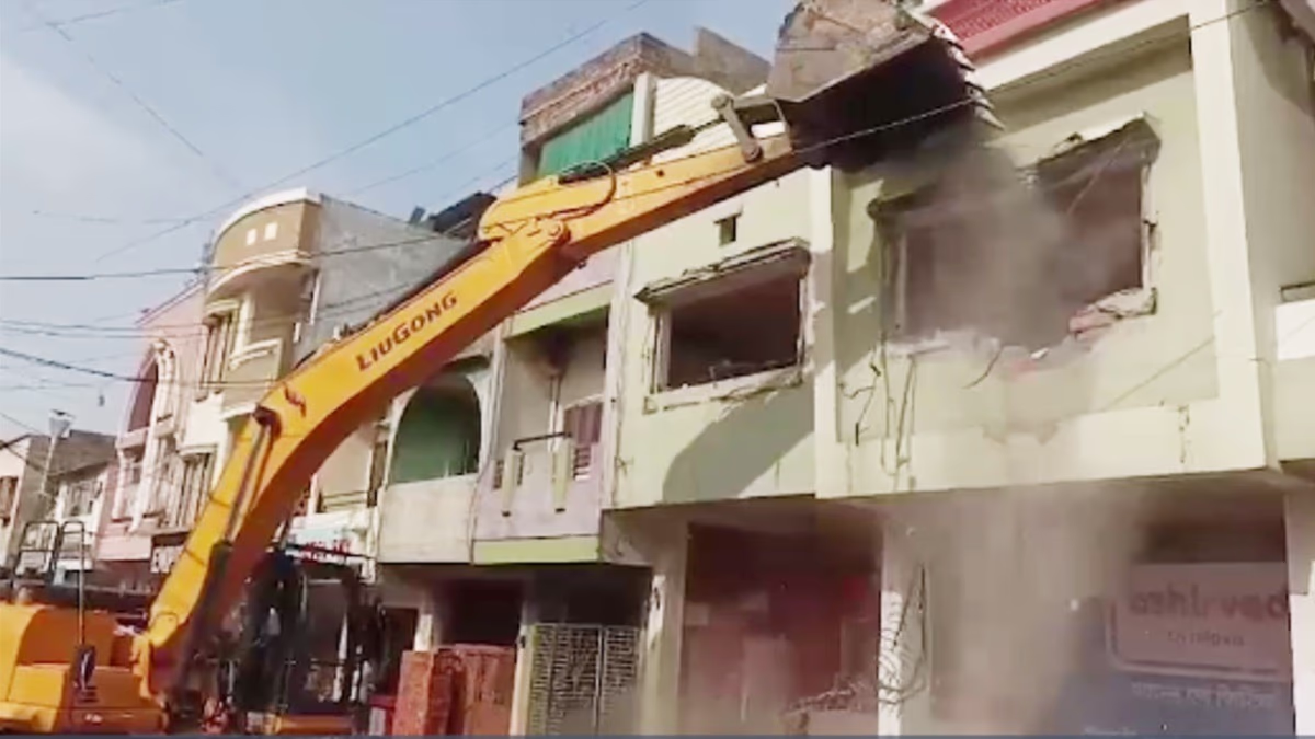 JCB demolishing two houses in Ujjain.
