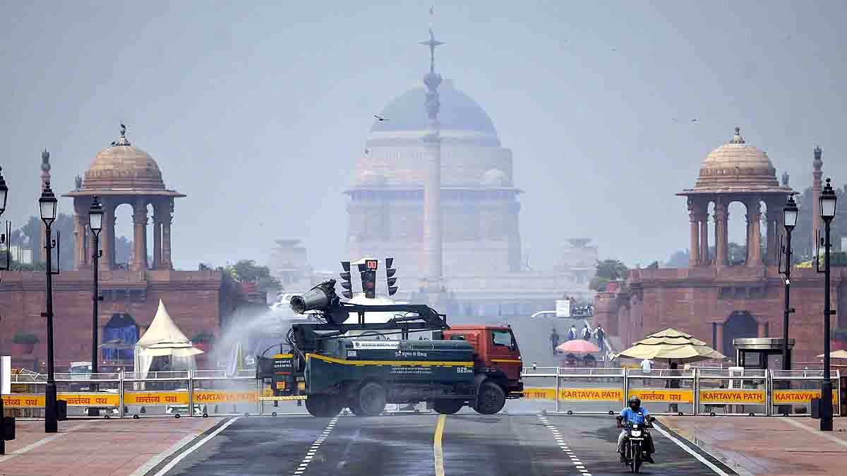 Municipal workers spraying water with an anti-smog gun in front of the Rashtrapati Bhavan in New Delhi. (Photo: PTI)