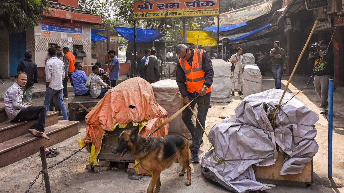 An official examining the blast site in Delhi (Photo: PTI)