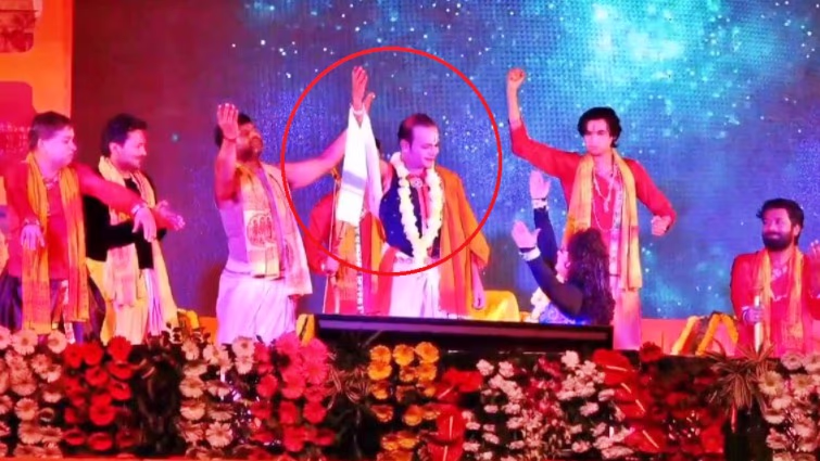 Shamsur Rahman Naved performing in Ayodhya's Ramleela