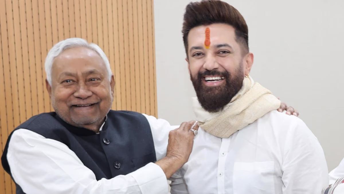 Joyful Nitish and Chirag (Photo: X/@iChiragPaswan)