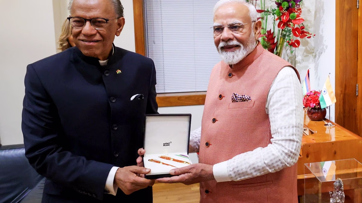 Prime Minister Narendra Modi with the PM of Mauritius.