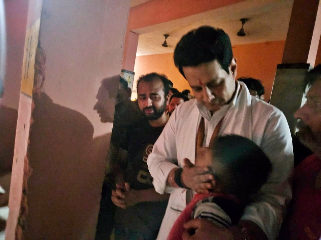 Saharanpur Couple Suicide: Congressman Imran Masood assured the grieving family of justice and demanded strict action in the matter. BJP leader Raghav Lakhanpal also visited the house of the deceased Saurabh Babbar to express his condolences.