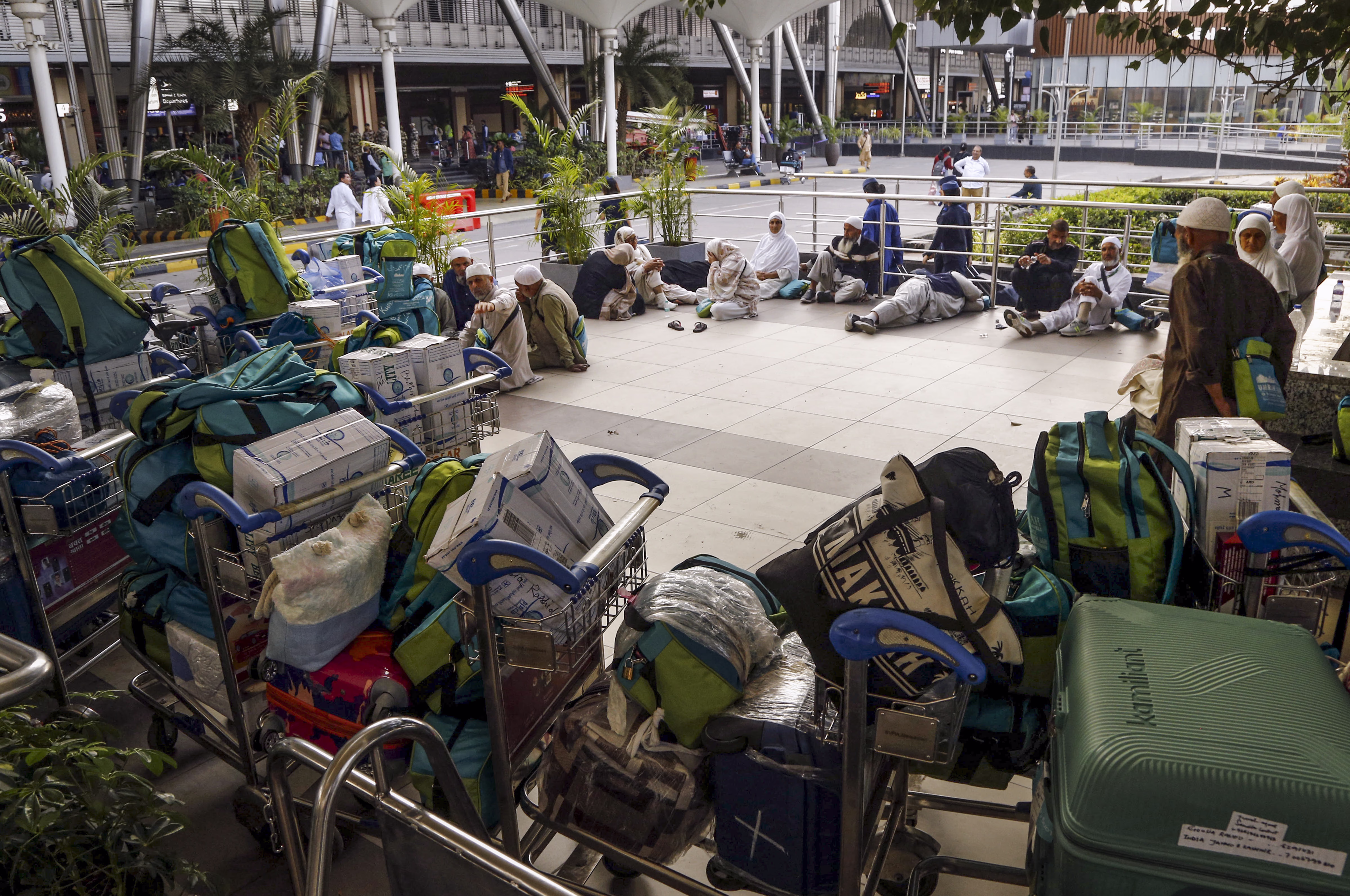 Passengers continue to be stranded at multiple airports. Government involvement aims to resolve crisis.