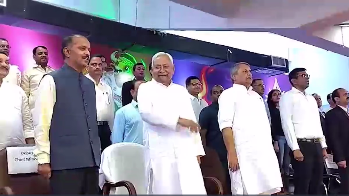 CM Nitish Kumar talking during National Anthem