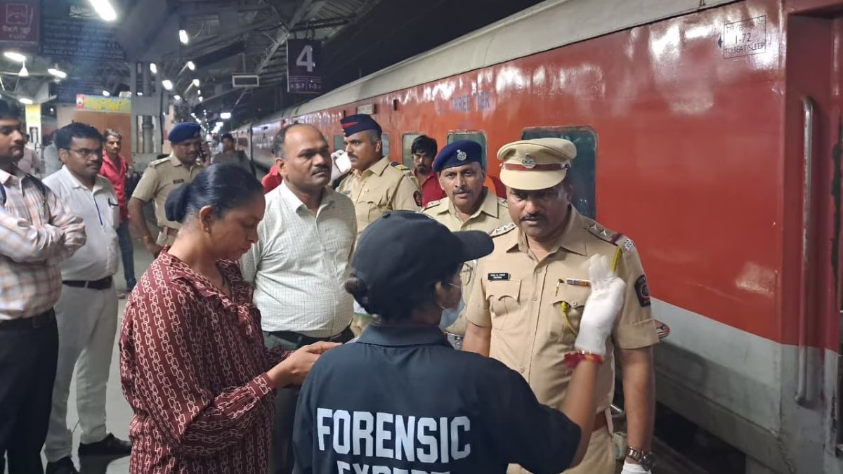 Child's body found in train. (Photo: ITG)