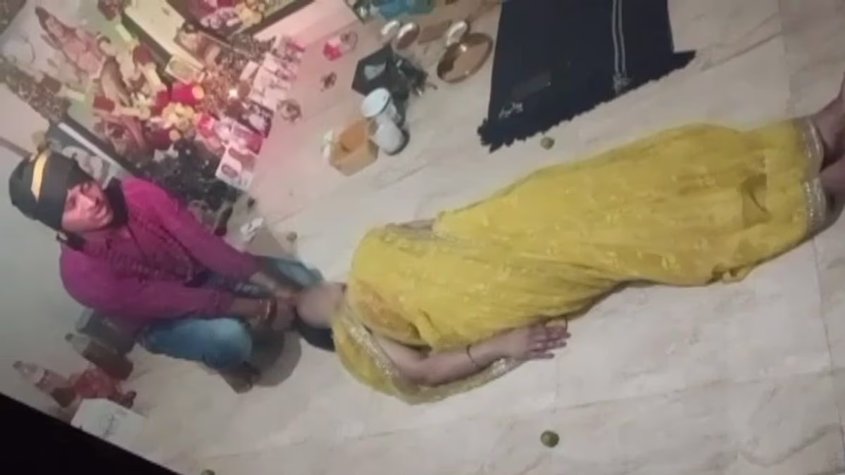 Claims to expel ghosts with a snap. (Photo: Screengrab)