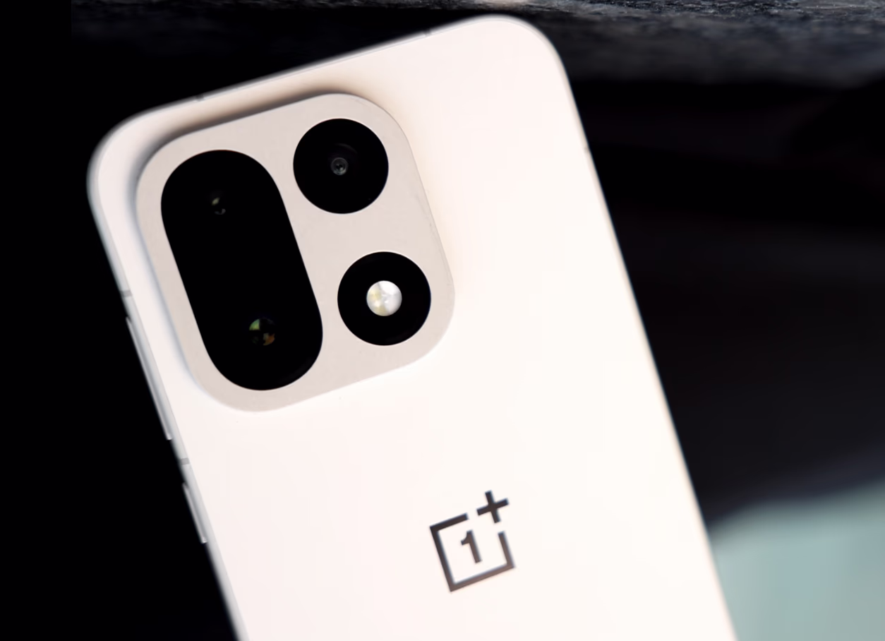 Detailed OnePlus 15 Review: Performance and features explored after weeks of use.