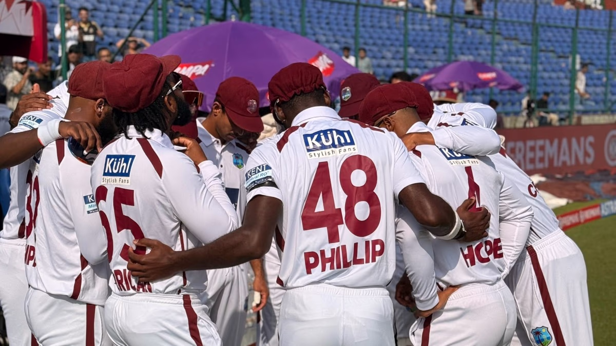 Bernard Julien was honored by the West Indies team following his passing on October 4. (Photo: X/@windiescricket)