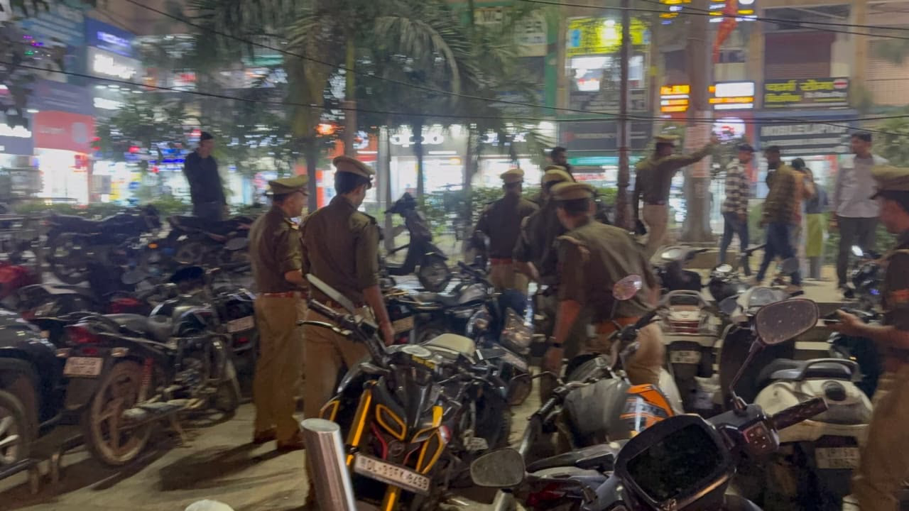 Explosive scene near Delhi's Red Fort Metro station