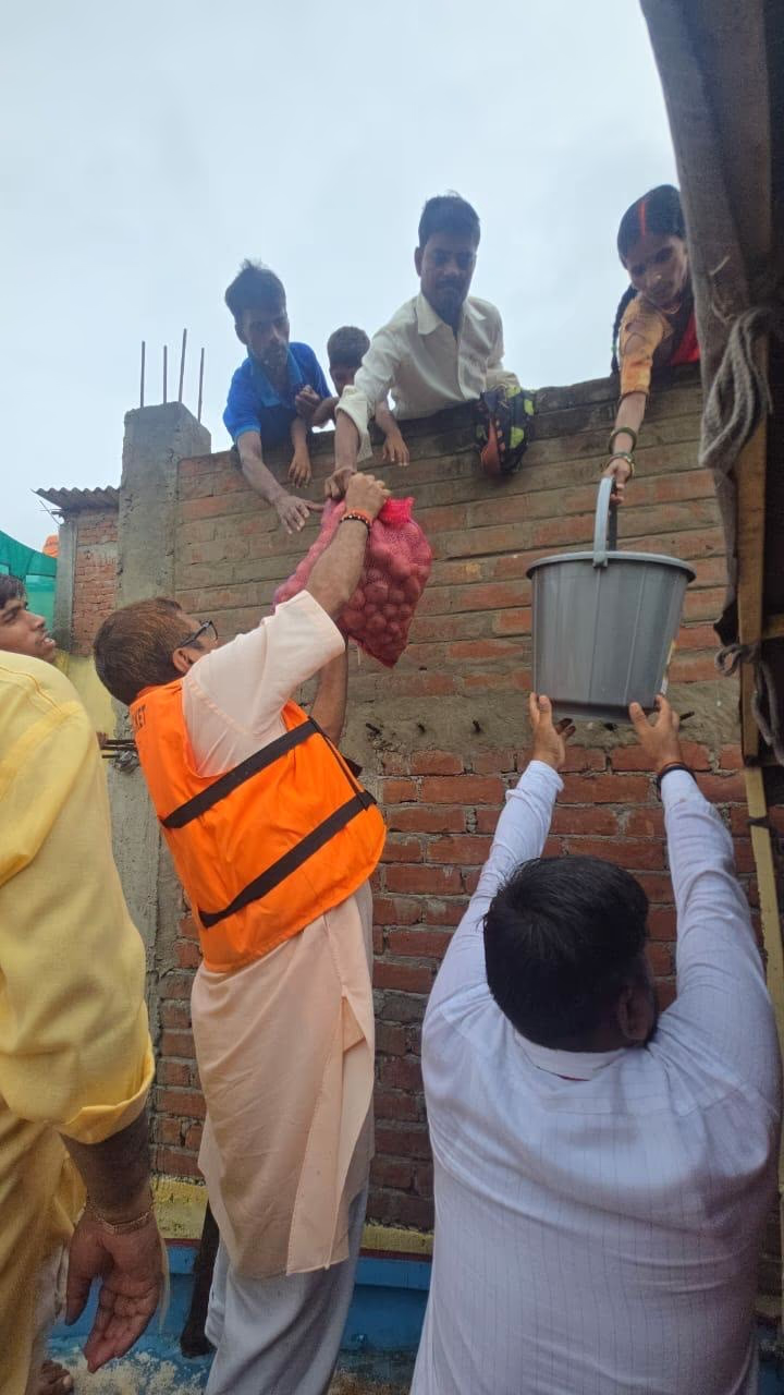 Ministers on the Ground for Flood Relief Monitoring