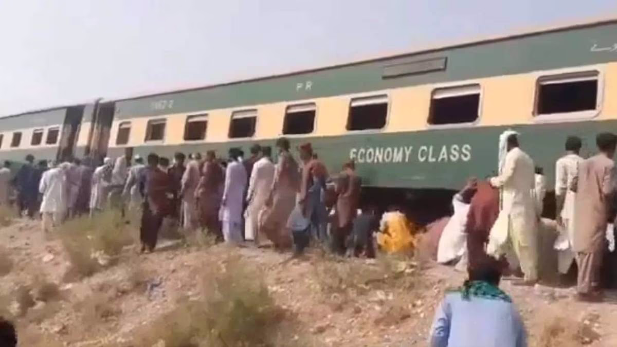 Three coaches of Jafar Express derailed by explosion. (Photo: ITG)