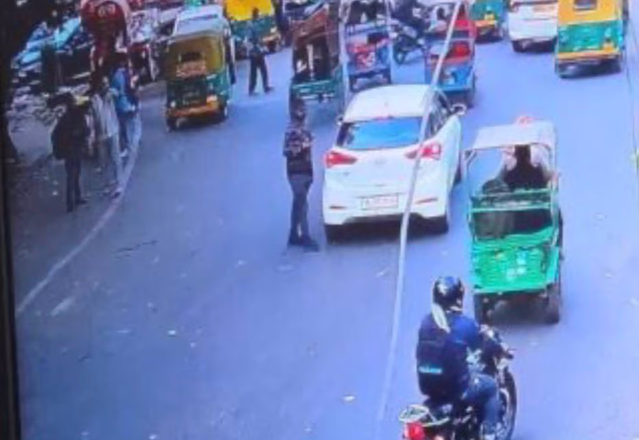 CCTV footage of the i20 car used in the Delhi blast leaving the parking lot of the Sunheri Masjid.