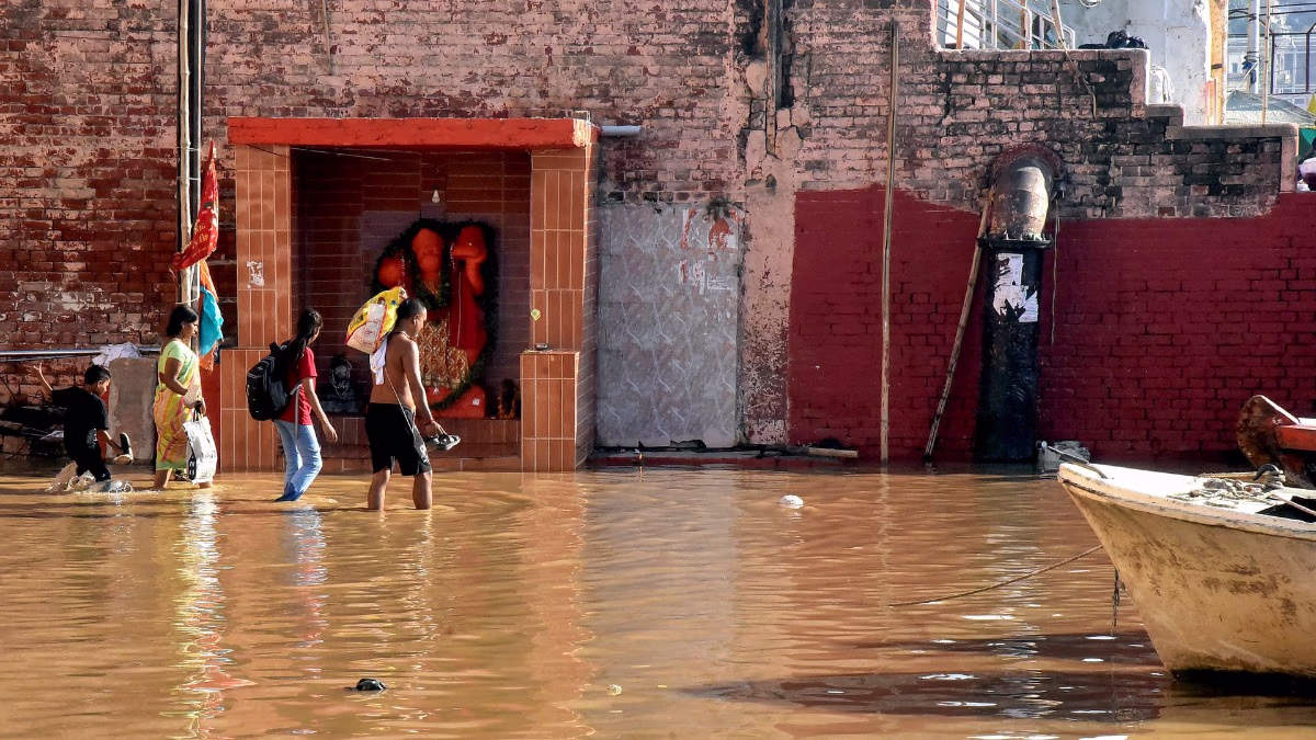 Rapid rise in water levels of Ganga-Yamuna in Prayagraj