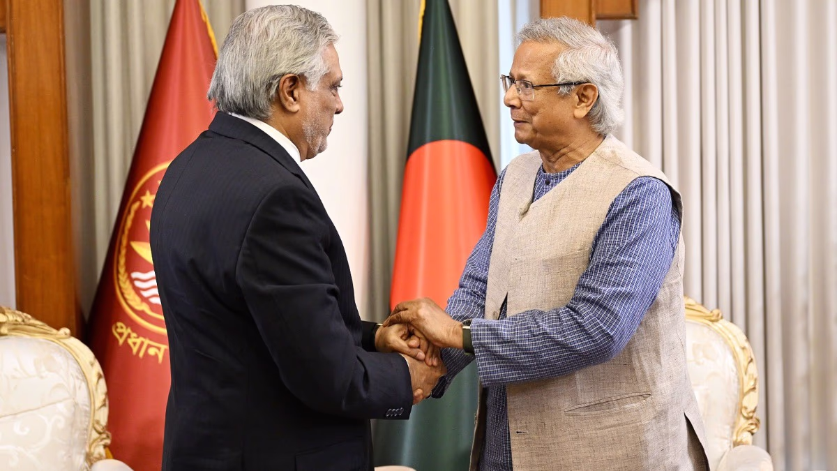 Ishaq Dar meets Mohammad Yunus in Dhaka. (Photo: x/@MIshaqDar50)