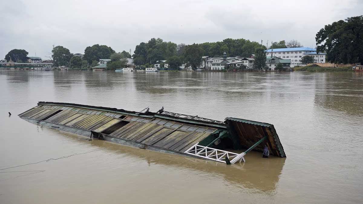 Condition of Jhelum water residents (Photo- AFP)