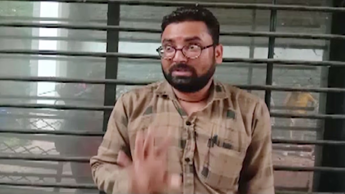 A husband fears for his life due to threats from his unfaithful wife and her lover.
