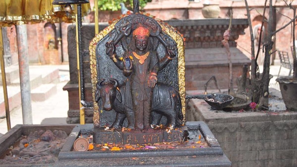 Shani Temple under the open sky (Photo: fusion.werindia.com)