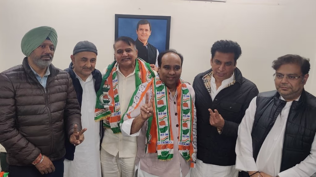 Former AAP leaders Asim Khan and Devender Sehrawat join Congress.
