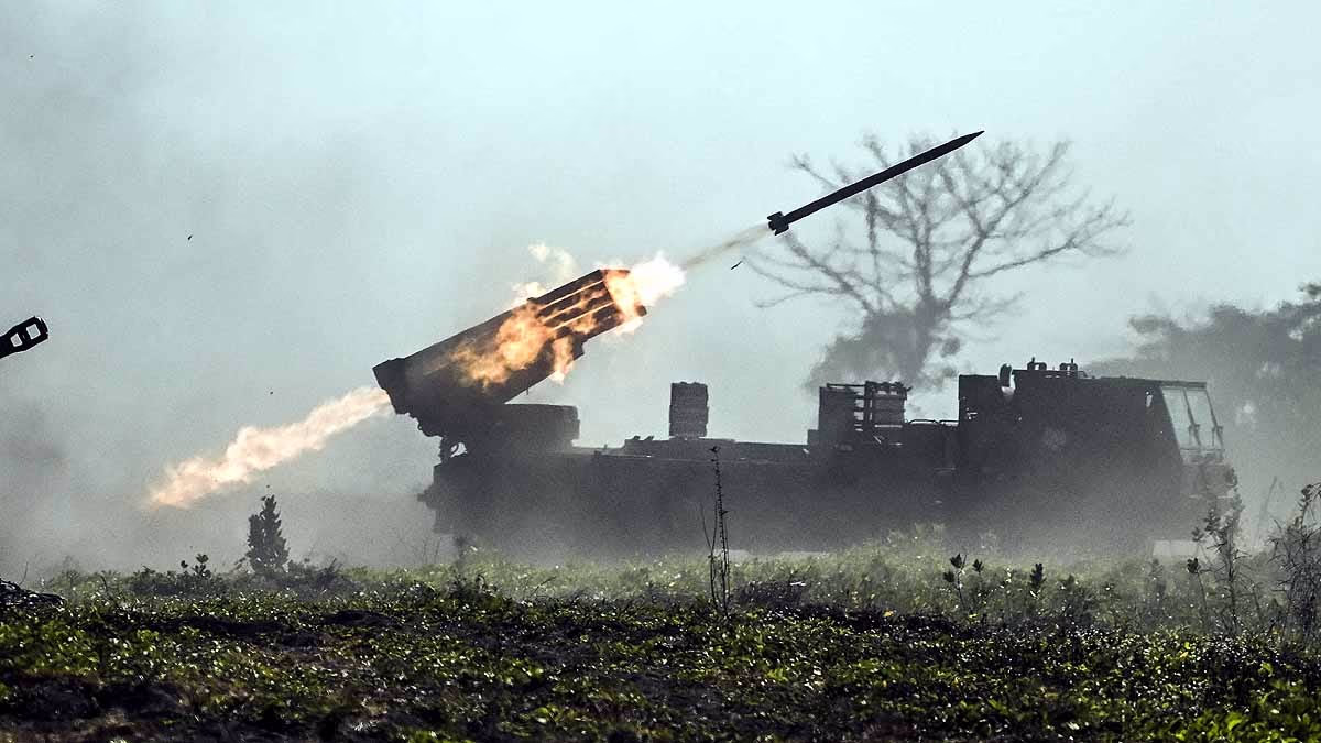 RM-70 Vampire MLRS unleashes its fury