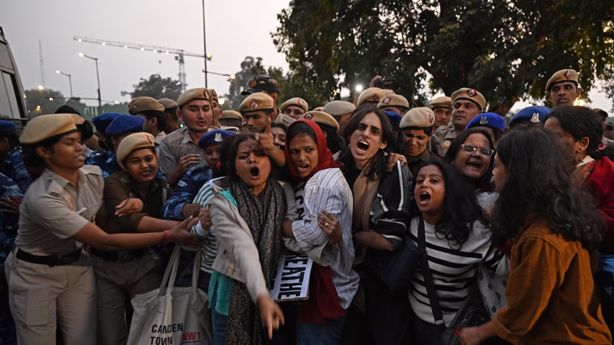 Citing Supreme Court orders, police detained protesters (Photo: AFP)