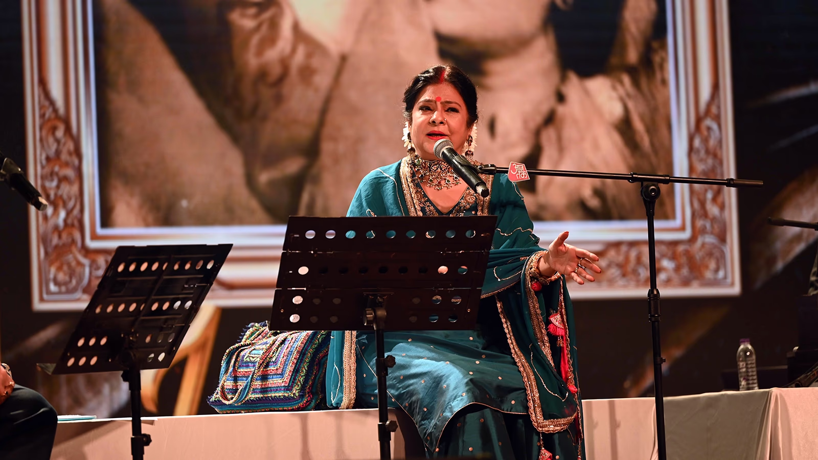 Yatindra Mishra's storytelling and Malini Awasthi's melodies were like unlocking an old treasure chest. The fragrant memories of Begum Akhtar still breathe here.